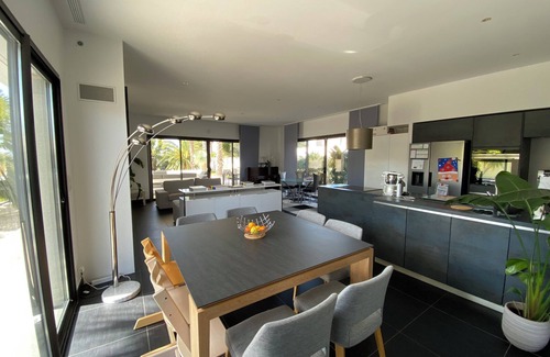 Cap d'Agde Villa | LUXURIOUS BEACH VILLA ON FOOT