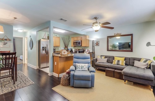 Biloxi Condo | Luxurious Condo across from Beach, Boardwalk, Shops and Restaurants. King Bed.