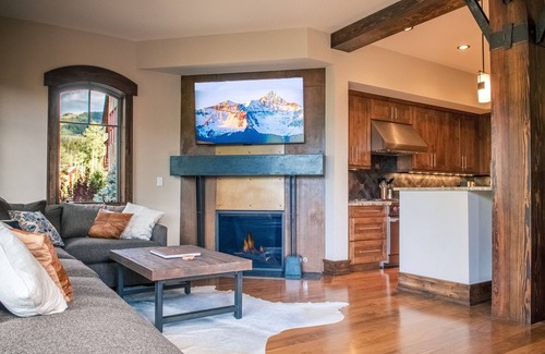 Mountain Village Condo | Luxurious Condo - Ski In/Ski Out Access - Close to Gondola - Majestic Views
