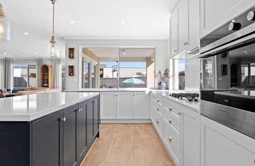 Torquay House | Luxurious Four Bedroomed Property with Pool ideal for Families