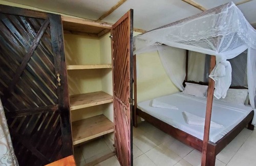 Galu Beach Bed & Breakfast | Luxurious holiday villas.2 minutes from the white sand beach!