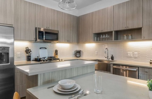 West Oak Hill Apartment | Luxurious New Unit|1Bd1Ba|Pool, Golf Sim