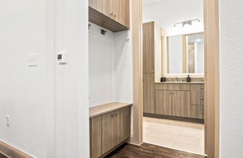 West Oak Hill Apartment | Luxurious New Unit 1Bd1Ba Pool, Golf Sim