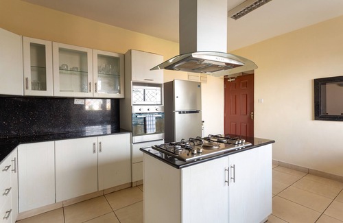 Kilimani Apartment | LUXURIOUS PENTHOUSE W/City View near Yaya Mall