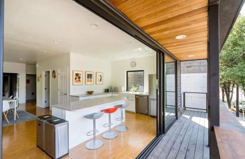 Alphabet Historic District Apartment | Luxurious Portland 3BR in the Pearl District