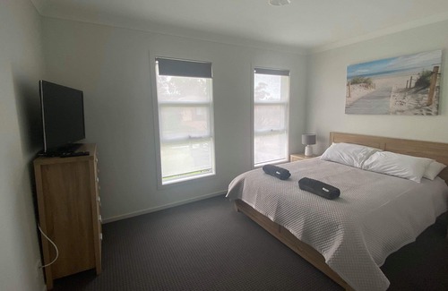 Shoalhaven Heads House | Luxurious private coastal house, walk to 7 mile beach and Shoalhaven river.