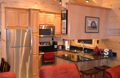 Shreveport Cabin | Luxurious Romantic Log Cabin North of Shreveport