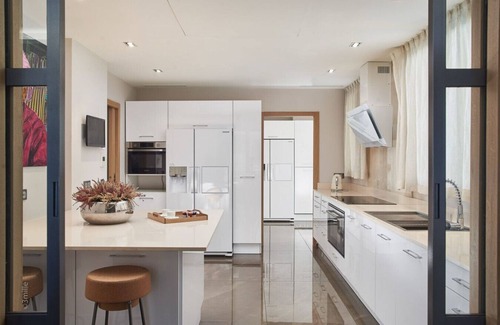 Pointe Croisette Villa | Luxurious Seaside Villa with Pool & Sea View by Plage du Midi