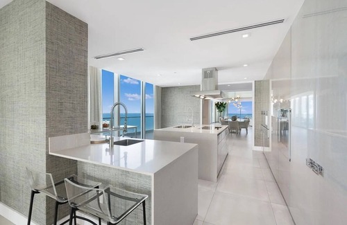 Surfside Apartment | Luxurious Three Bedroom Oceanfront Residence