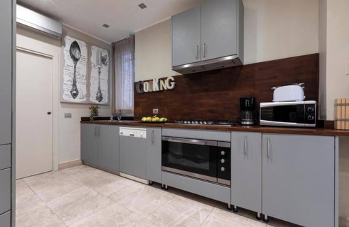 Rione VIII Sant'Eustachio Apartment | Luxurious Three-Story Palazzetto Near Rome's Top Attractions