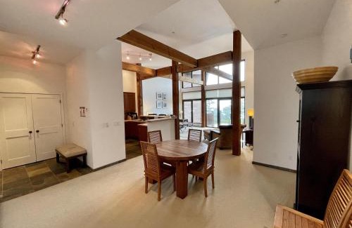 Ucluelet Apartment | Luxurious Top Floor Villa With Sweeping Pacific Ocean - Bbv