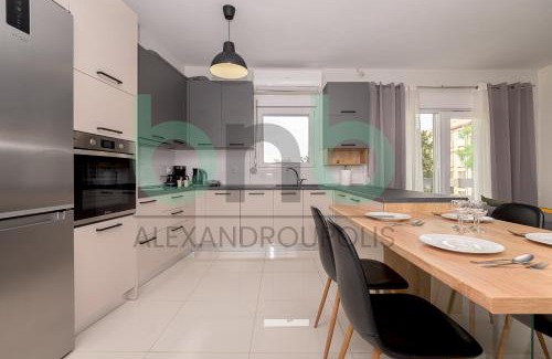 Alexandroupoli Apartment | Luxurious Tsimiski 3BDR 3rd Floor