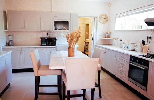 Harare Apartment | Luxurious Urban Oasis - 2276