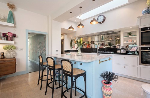 Eskbank House | Luxurious Victorian Villa, Eskbank, Near Edinburgh, Sleeps 10. Parking & Garden