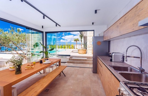 Kastel Gomilica Villa | Luxurius Villa Aria with heated 45sqm pool, jacuzzi and seaview