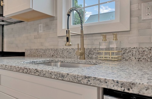 Old Orchard Beach Cottage | Luxury 1 bed/1 bath cottage with WiFi, Fire pit, 10 min walk to beach in OOB