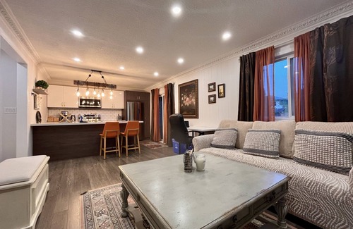 Pickering House | Luxury 1-bedroom 1-parking downtown Pickering