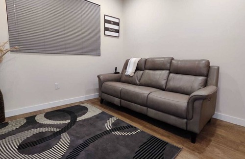Winnipeg House | Luxury 1 Bedroom Basement Suite
