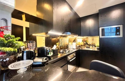 Downtown Dubai Hotel | Luxury 1 BHK Apartment with City & Canal Views!