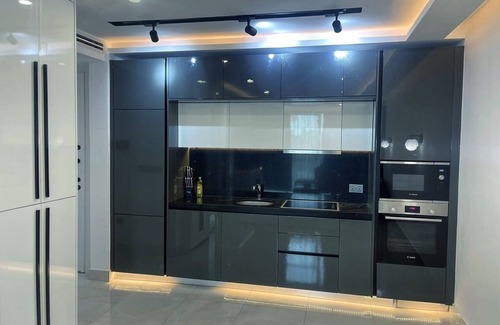 Accra Apartment | Luxury 1BR apartment with Airport View and Infinity pool on rooftop.