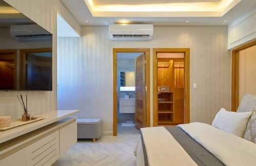 Evaristo Morales Apartment | LUXURY 1BR CITY APARTMENT w/pool AND GYM