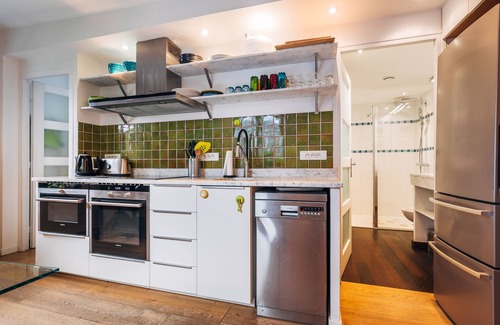 Quartier de la Folie-Mericourt Apartment | luxury 1BR quiet fully equipped kitchen washer/drier