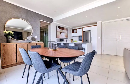 Greater Johannesburg Metropolitan Area Apartment | Luxury 2 bed en-suite on the 10th floor with views