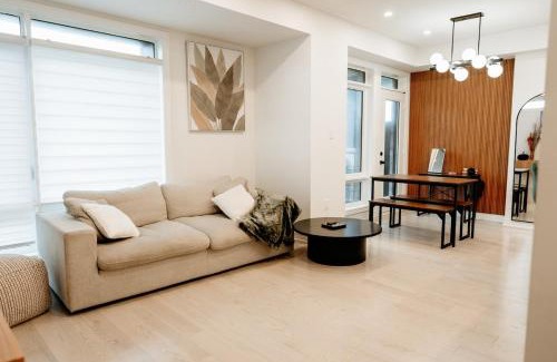 Ajax Villa | Luxury 2-Bed Townhouse Near Waterfront & Downtown