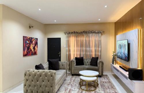 Ibadan Apartment | Luxury 2-bed w 24h light in Kolapo Ishola GRA