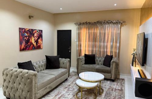 Ibadan Apartment | Luxury 2-bed w 24h light in Kolapo Ishola GRA