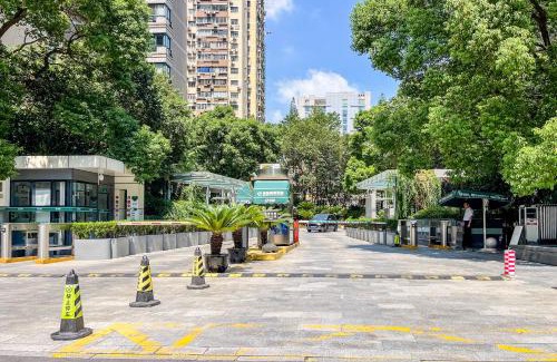 Xujiahui Apartment | Luxury 2 Bedroom Apartment Xujiahui Shopping District