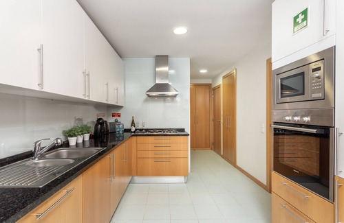 Olhao Apartment | Luxury 2-Bedroom Apartment with Rooftop Pool, Village Marina, Olhão