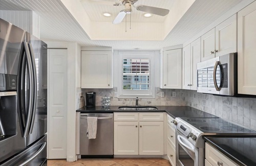 Sarasota Condo | Luxury 2 Bedroom Waterview Condo w/i walking distance of Siesta Key Beach