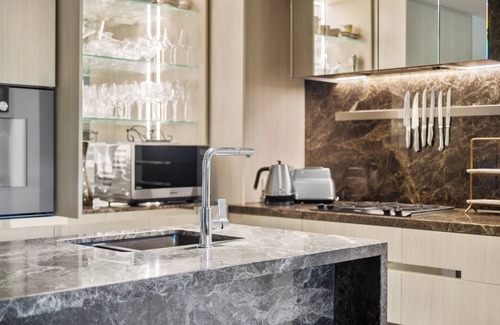 South Yarra Apartment | Luxury 2B2B Albert Park Lakeside Apartment w/Car Park, Pool, Sauna & Gym