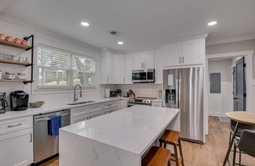 Augusta House | Luxury 2bd/1ba Cottage in Augusta PET FRIENDLY