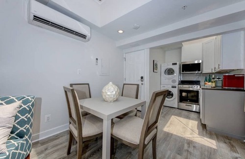 Dupont Circle Bed & Breakfast | Luxury 2BR apartment Suite 7 in Dupont/Kalorama