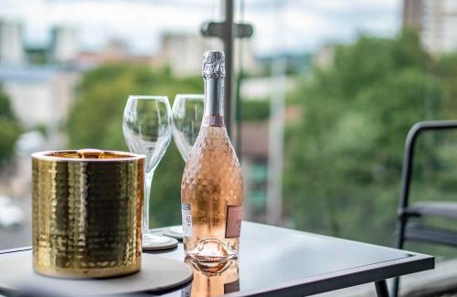 Leeds Apartment | Luxury 2BR Penthouse-1, Private Terrace, City Center, Free Parking
