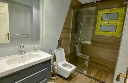 Sidi Jabir Apartment | Luxury 3 bed apartment in Alexandria with side beach view
