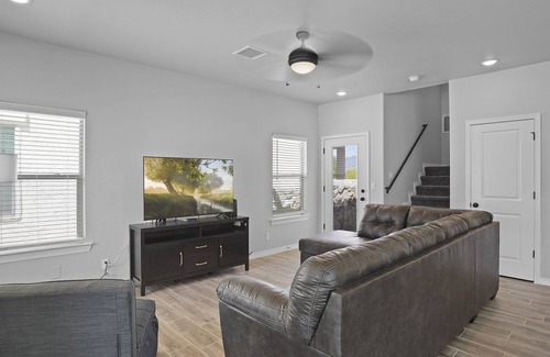 Chamberino House | Luxury 3 bedroom home w/ high speed wifi & garage