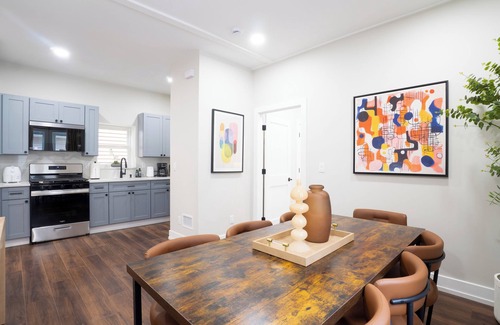 North Bergen House | Luxury 3-Story Home Near NYC - 5BR, 9 Beds, Parking & Modern Comfort