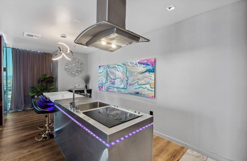 Las Vegas Apartment | Luxury 33rd Floor Suite, Pool, Jetted Tub, Strip Views, No Resort Fee