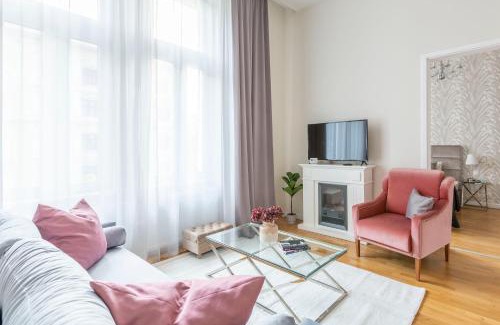 Ujlipotvaros Apartment | Luxury 3BEDRM 2BATHRM Apartment with Danube River View