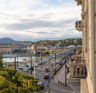 Ujlipotvaros Apartment | Luxury 3BEDRM 2BATHRM Apartment with Danube River View