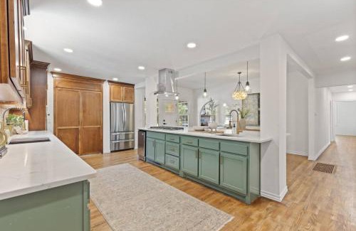 Central Oklahoma City House | Luxury 4 Bdr, Okc, Walk 2 Ou Med, 4 King Bed