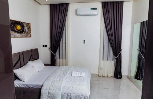 Lagos Apartment | Luxury 4 Bedroom Ensuite - Lagos