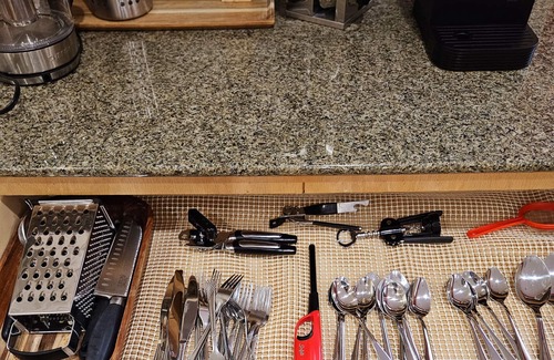 Pearland House | Luxury 5-acre 4BD private pool and own lake with fishing - sleeps 10