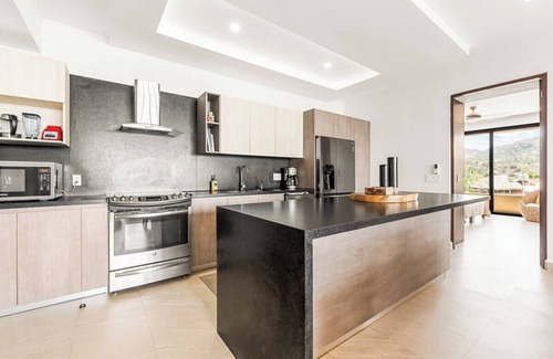 San Francisco Condo | Luxury 5 Bedroom Penthouse on the Beach in San Pancho