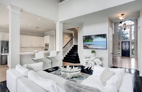 Pearland House | Luxury ✨ 5BR Home. PRIVATE 🏝WATERFALL POOL ! 15 Min from Downtown Houston.