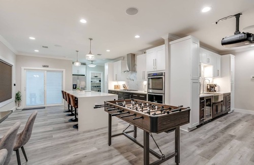 Five Points House | Luxury 6BR/5BA, Hot Tub, Games, DT, Sleeps 20+