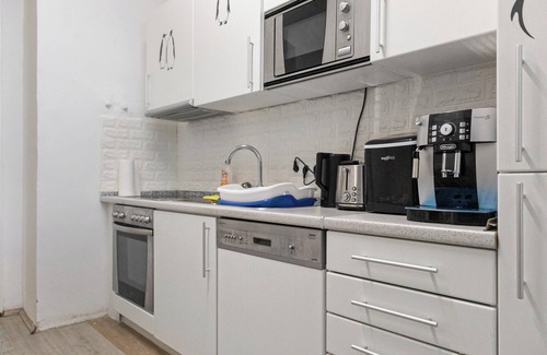 Brigittenau Apartment | Luxury 6BR Apt near Millennium City